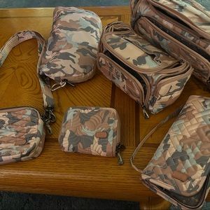 Lug set - Purse . Wallet . Makeup Brush . Toiletries bag large/small . Backpack